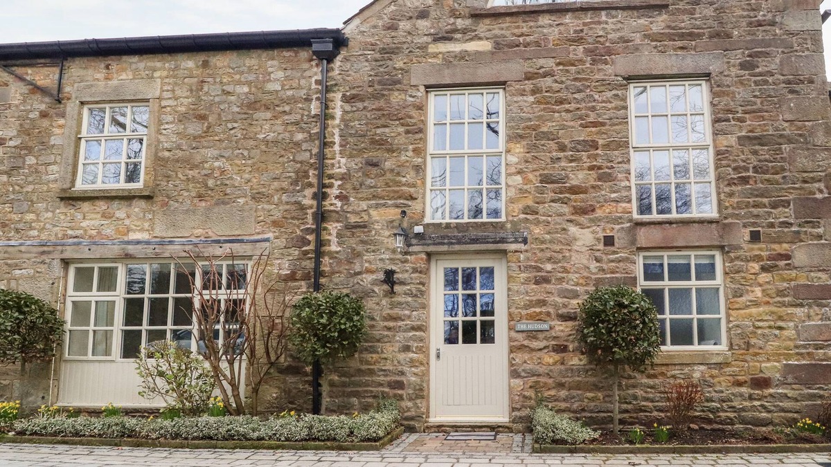 Dolphinholme Cottage | HUDSON, pet friendly, with a garden in Lancaster