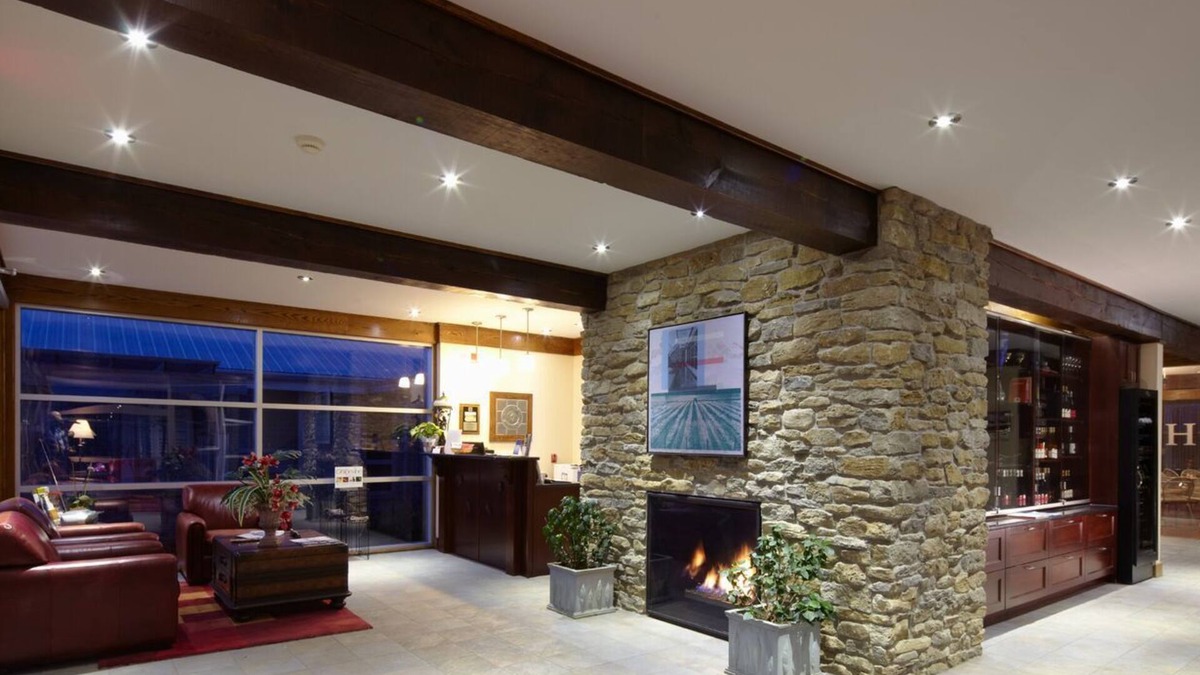 Bloomfield Hotel | Huff Estates Inn & Winery