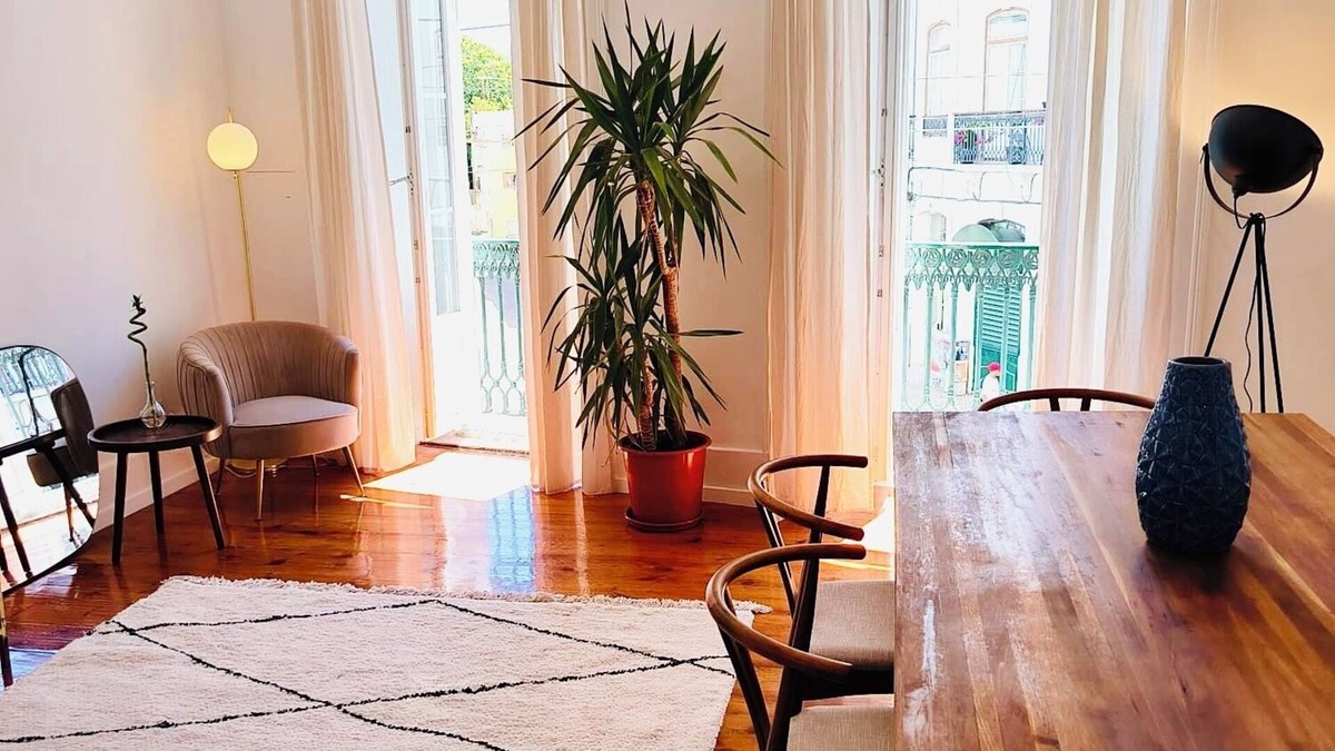 Principe Real Apartment | Huge 10 Bedroom Apartments in Príncipe Real Garden. Heart of Lisbon.