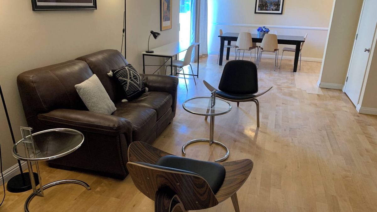 Sherman Oaks Apartment | Huge 1600sf, 2 BR 2 Story Penthouse In Prime Sherman Oaks Pets OK!
