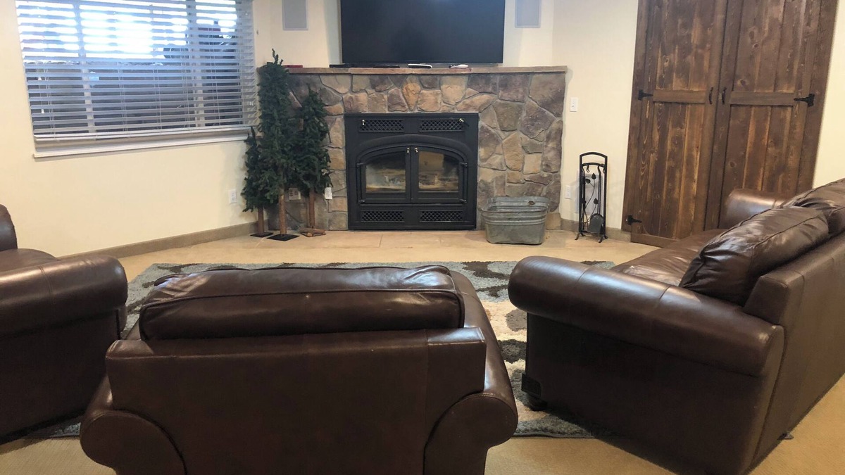 Panguitch Apartment | Huge 3-bedroom basement apartment with tons of amenities and outdoor spaces
