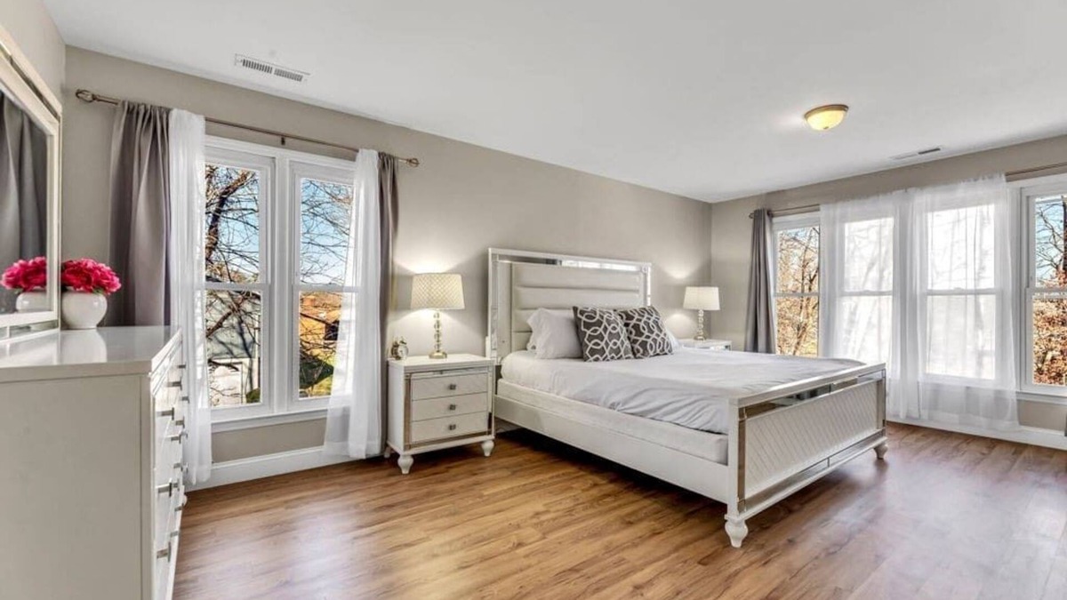 Kernersville House | Huge 4 BR Home! Sleeps 12- close to Everything!