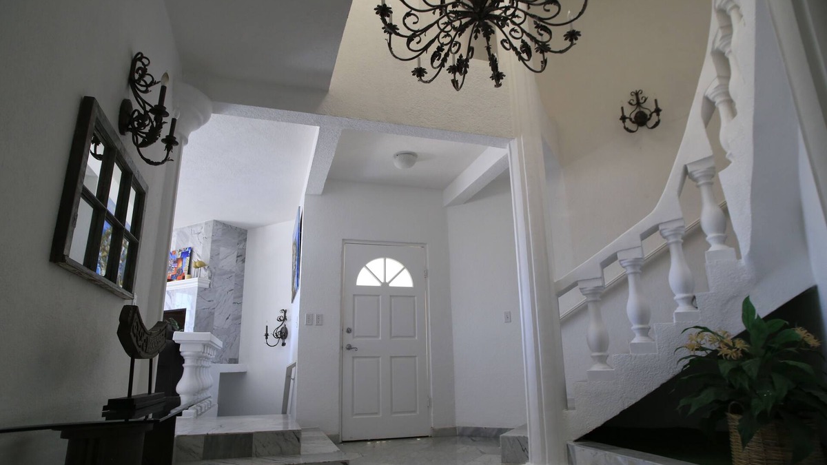 Las Gaviotas House | Huge 5 Bedroom 5 bath with awesome view of surf point