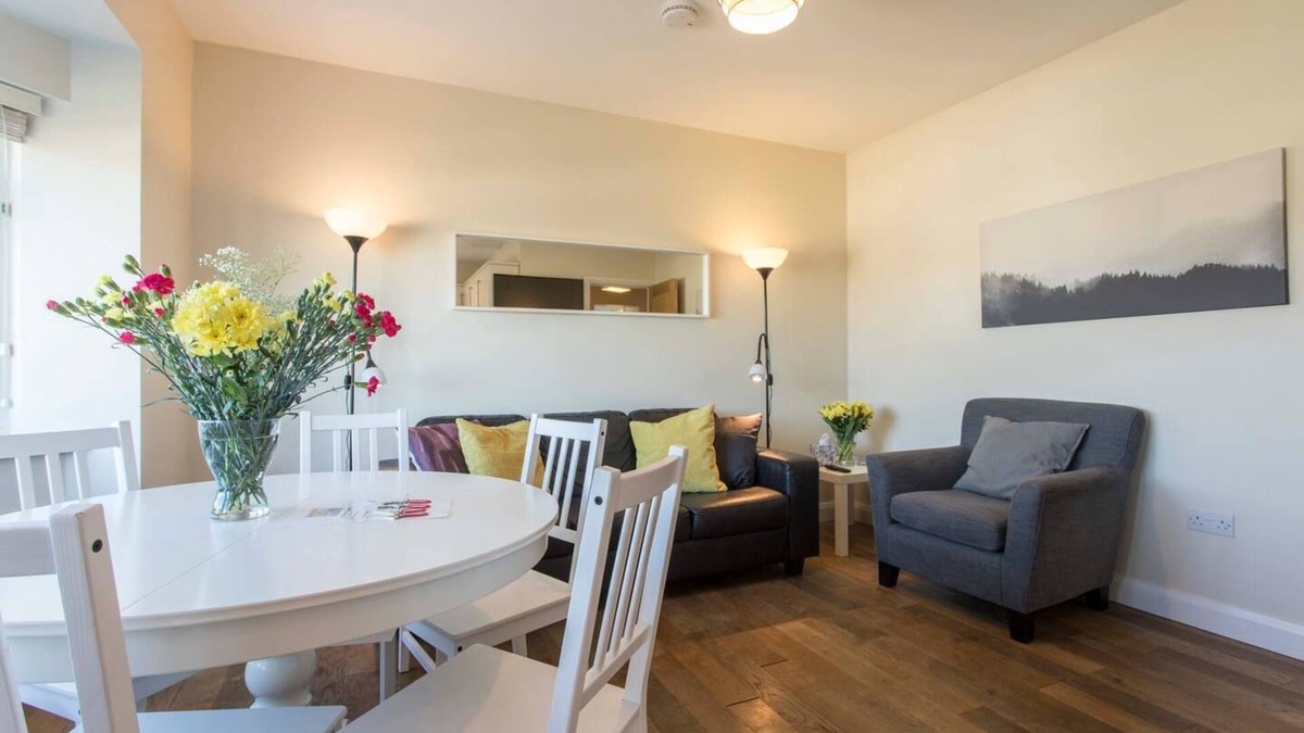 Dundrum Apartment | Huge 5-bedroom Family Home in Dublin Suburbs w/Parking