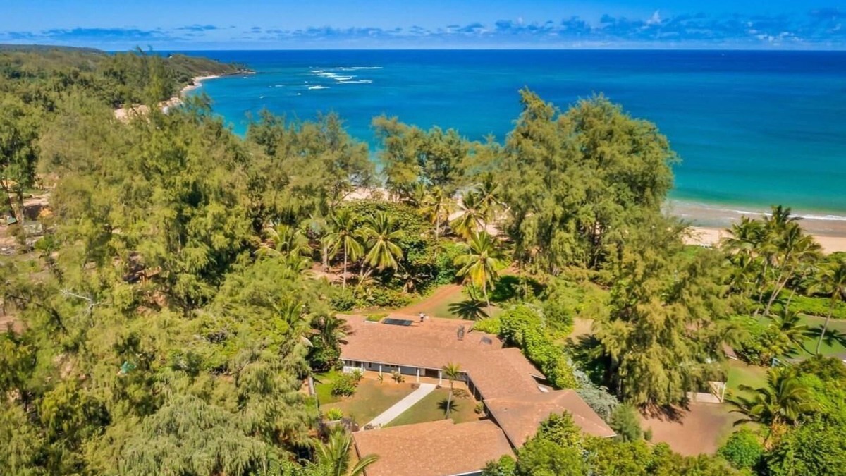 Anahola House | Huge 6 br/6 ba Beachfront, for big groups,A.C. accessible, in relaxed old Hawaii