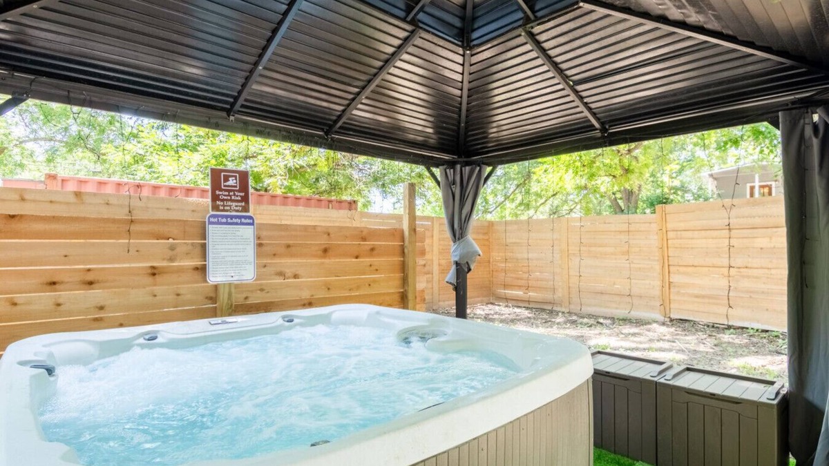 Blackshear-Prospect Hill Apartment | Huge 6BR Gem w/Hot Tub - Near Downtown, SXSW