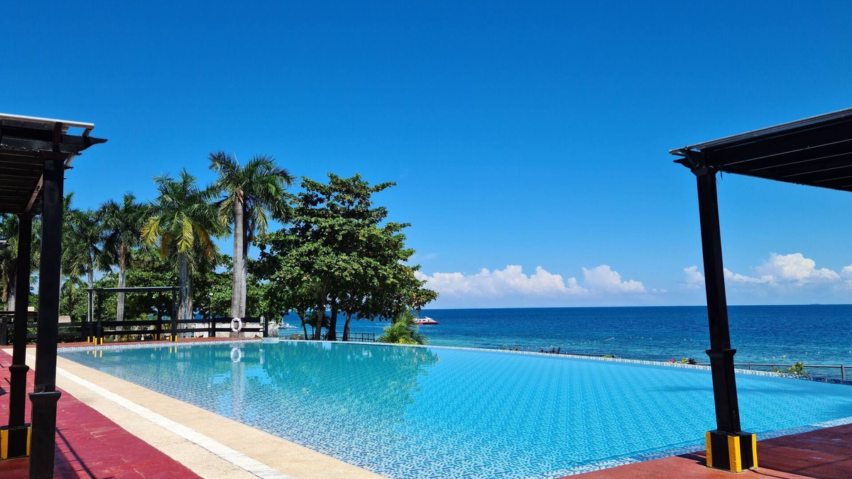 Lapu-Lapu Condo | Huge - 99sqm - New Luxury 2 BR Condo - amazing sea-views all rooms - Max 8-9pax
