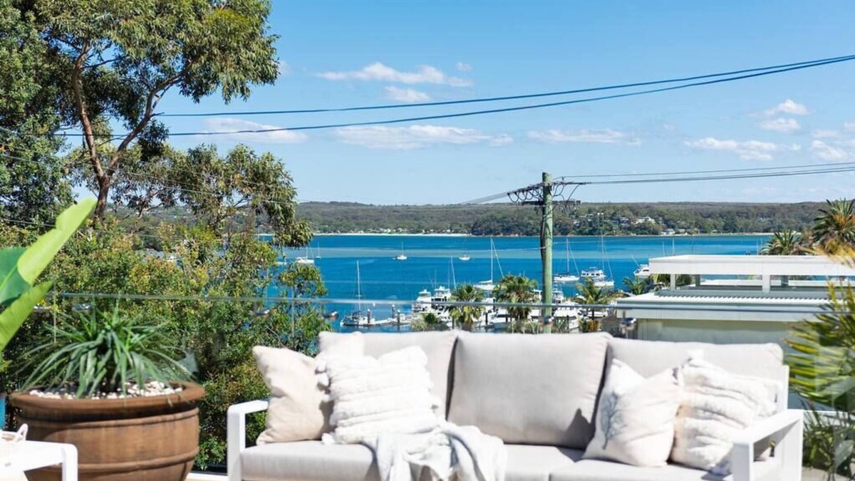 Sydney House | Huge Bayside Luxury Resort-Style Home with Pool