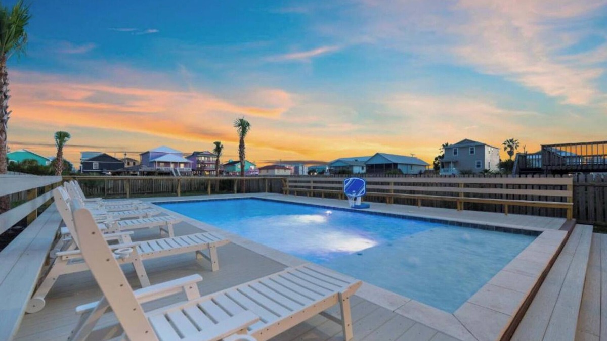 Gulf Shores House | Huge Beachhouse w/Private Pool (Free Heat in Winter)