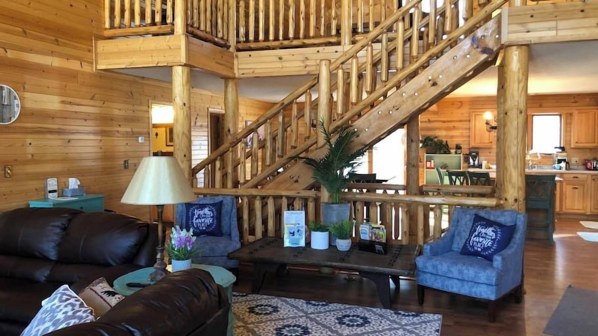 New Lisbon House | Huge Cabin near Castle Rock Lake - New Lisbon, WI