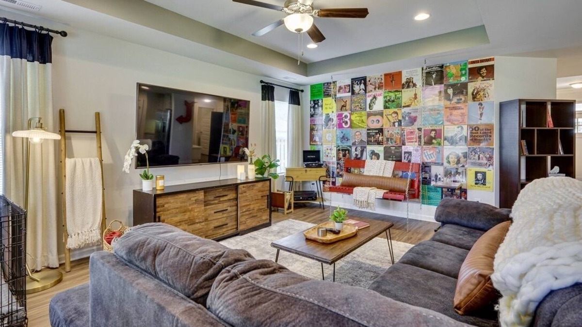 Normal House | *HUGE GAME ROOM* - Westerbrook