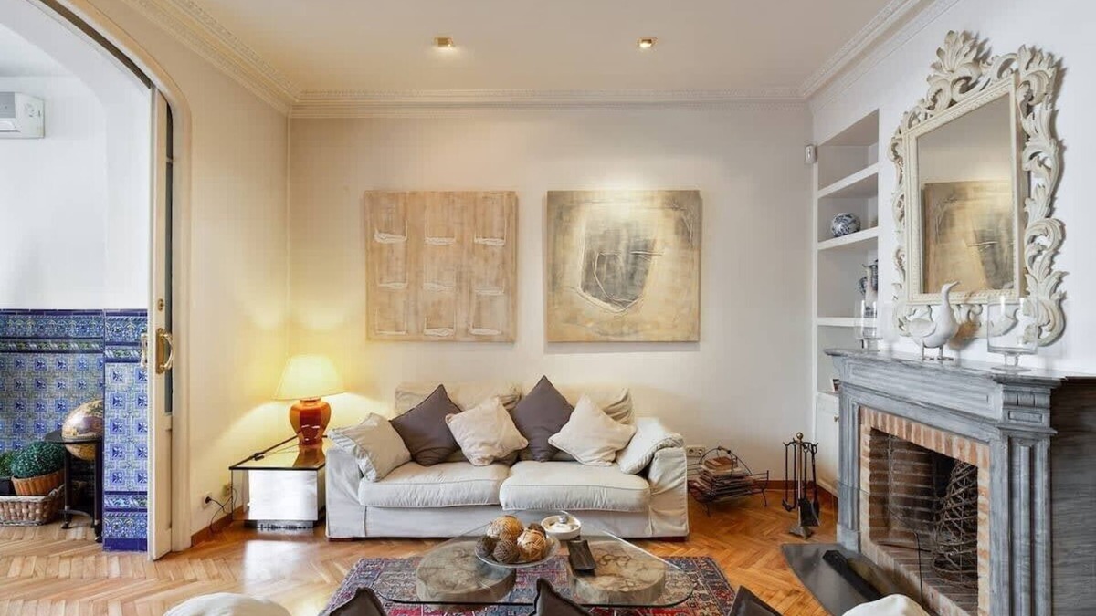 Esquerra de l'Eixample Apartment | Huge historic 5BD with private Terrace!