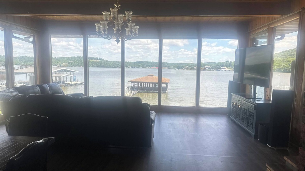 Lake of the Ozarks House | Huge Home-EVENTS WELCOME-Private Boat Ramp-Big Backyard-Perfect For Big Groups