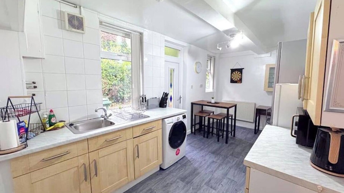 Headingley House | Huge Home Perfect for Working Away /large Roomsn