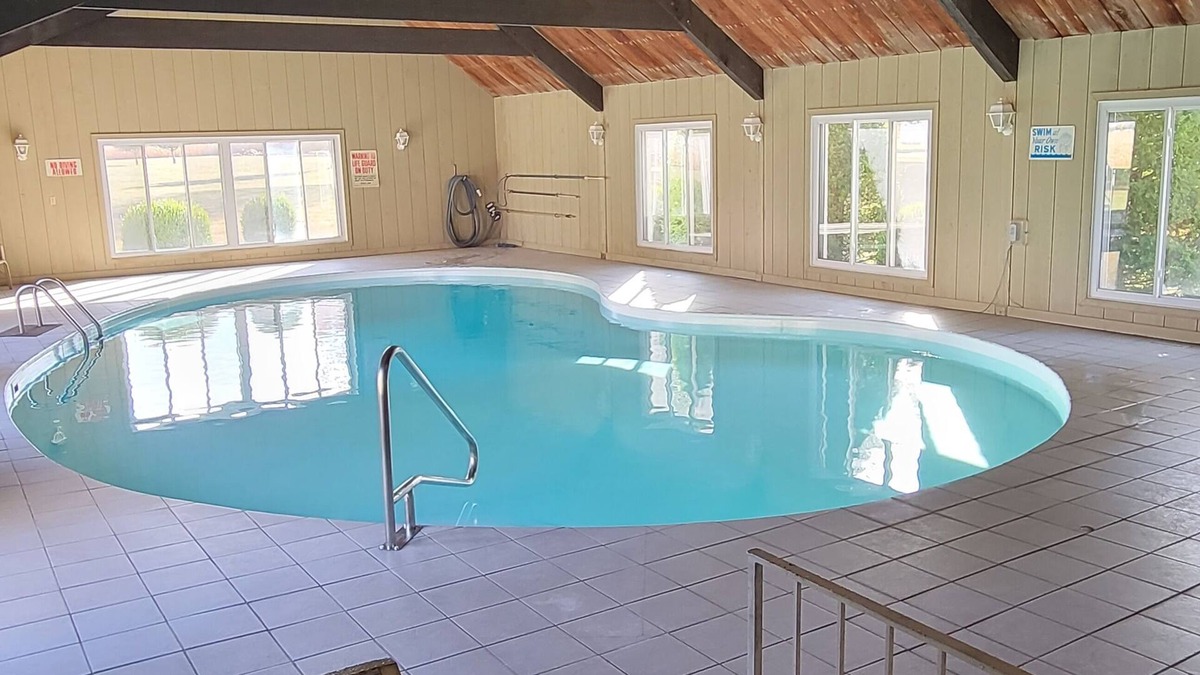 Winchester House | Huge Indiana Family Reunion Villa with Indoor Pool, Hot Tub, Game Rm 8 BR, 7 BA