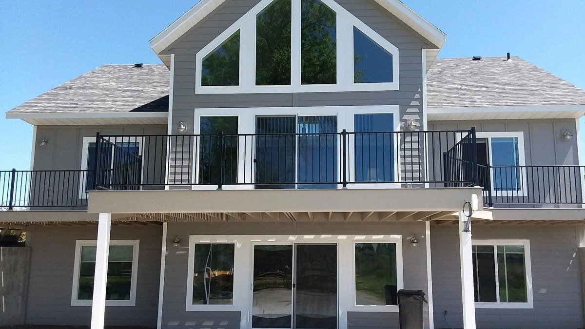 Heyburn House | Huge Lakefront House - sleeps 22! Private Dock! Boating, Water Skiing, Rafting!