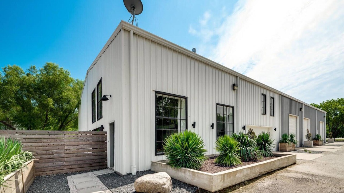 Roanoke House | Huge Loft-Style Barndominium Near NASCAR & Old Town Roanoak