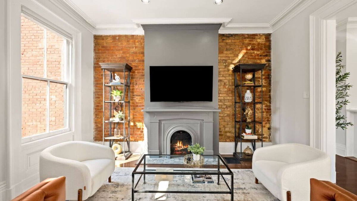 Pendleton House | Huge Lux Historic Retreat, Walk to All Downtown