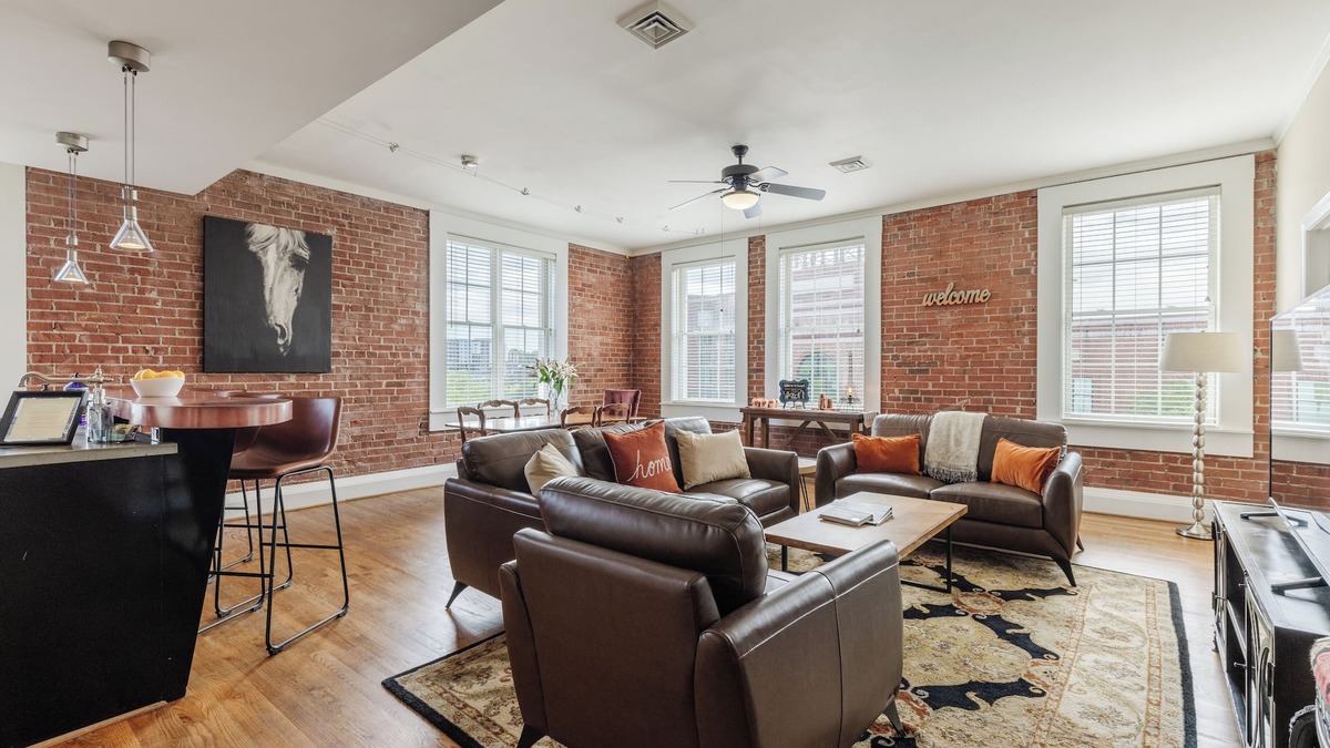 Greenville Downtown Apartment | HUGE MAIN ST 2 bd/2 ba Loft