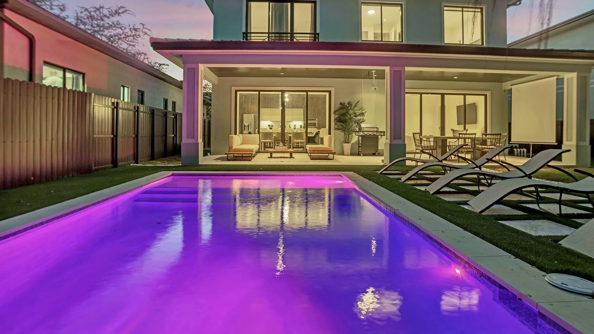 Sailboat Bend House | Huge! Modern, 5 bedroom home with the best backyard in all of FORT LAUDERDALE!