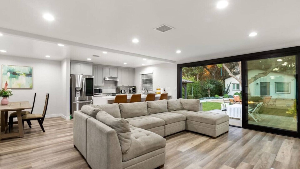 San Gabriel Valley House | Huge & modern home near 5Cs