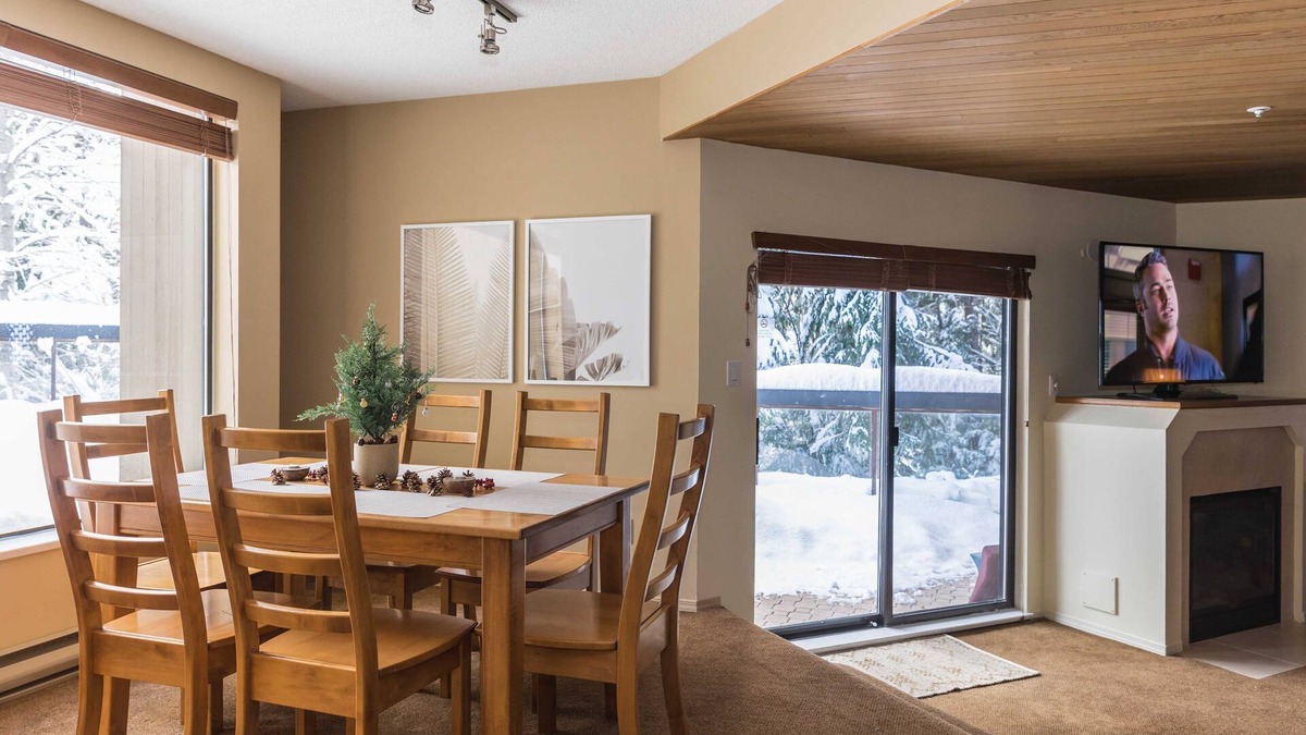 Blueberry Hill Condo | Huge New MountainView Patio, Spacious Ground Flr Corner Unit, Sleeps 8, Pool/Spa