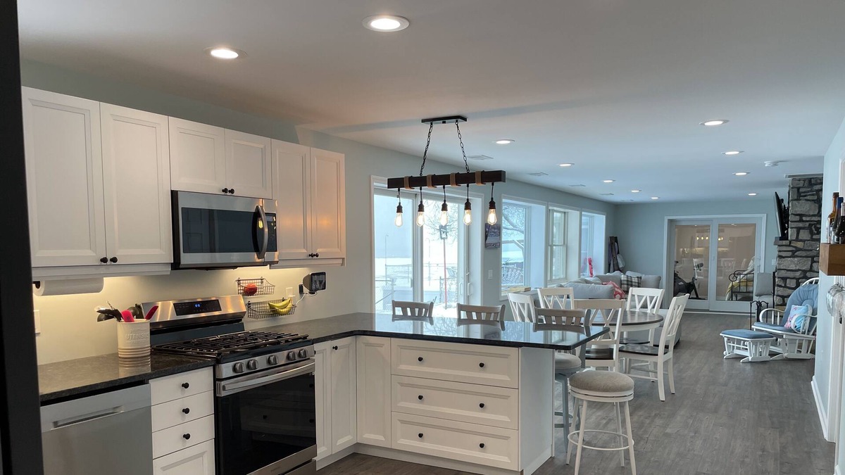 Caseville House | Huge Private Beachfront in Newly Renovated Cottage