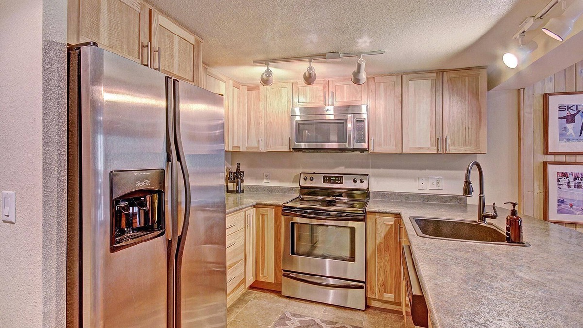 Copper Mountain Condo | Huge Ski In/Ski Out Condo. CM116