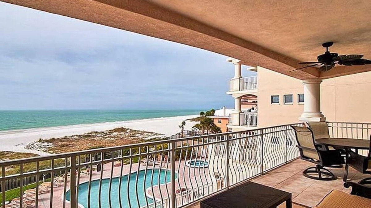 Redington Shores Condo | Huge Upscale Beachside Corner Condo: 2 Balconies, Pool, 2 HotTubs, Dog-Friendly