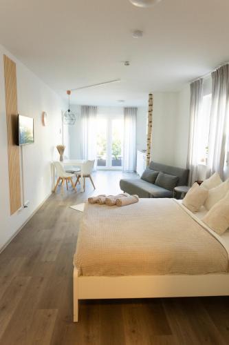 Schonberg Apartment | HUGOS Studio Apartment