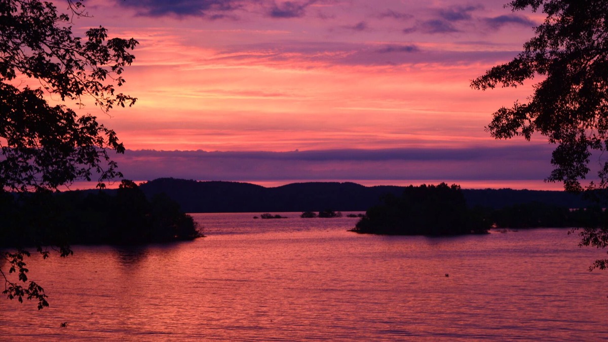 Ore City Cottage | Huguenot Lakefront Storybook Cottage