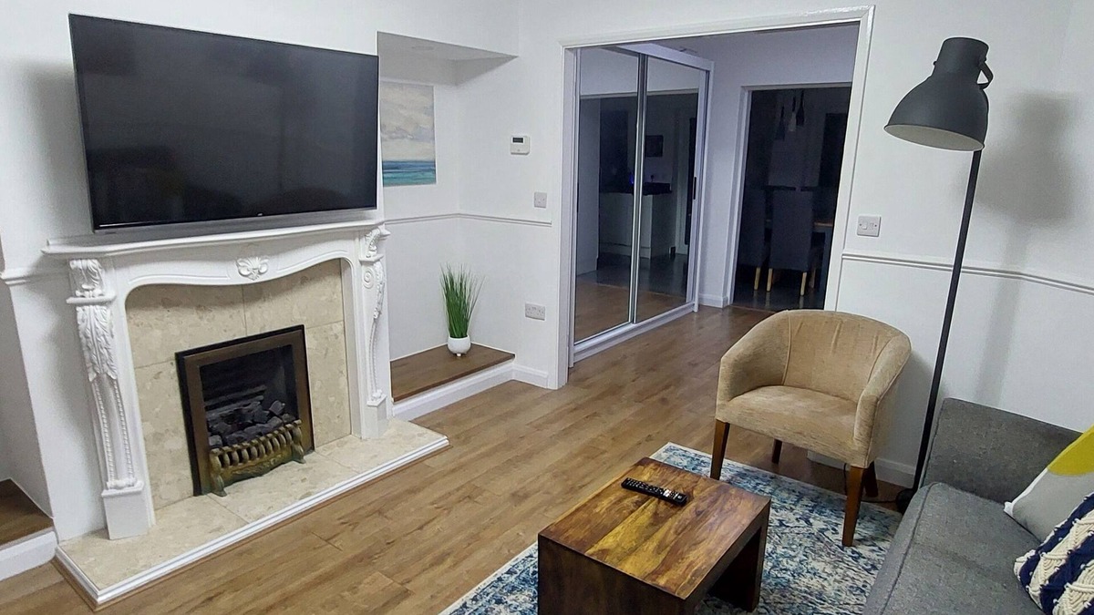 Hull House | Hull 3Bed House-Driveway-Garden-FamilyFriendly