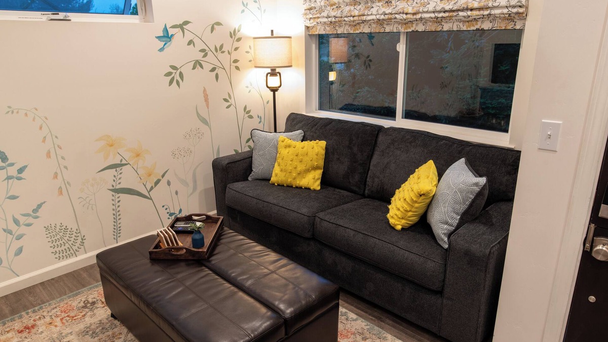 Arroyo Grande Cottage | Hummingbird Cottage: Private, close to downtown AG