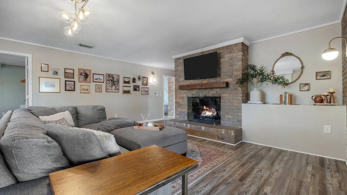 San Luis House | HUMMINGBIRD HAUS 6 Bedrooms Mid-Century 2-Unit Home 2 Kitchens
