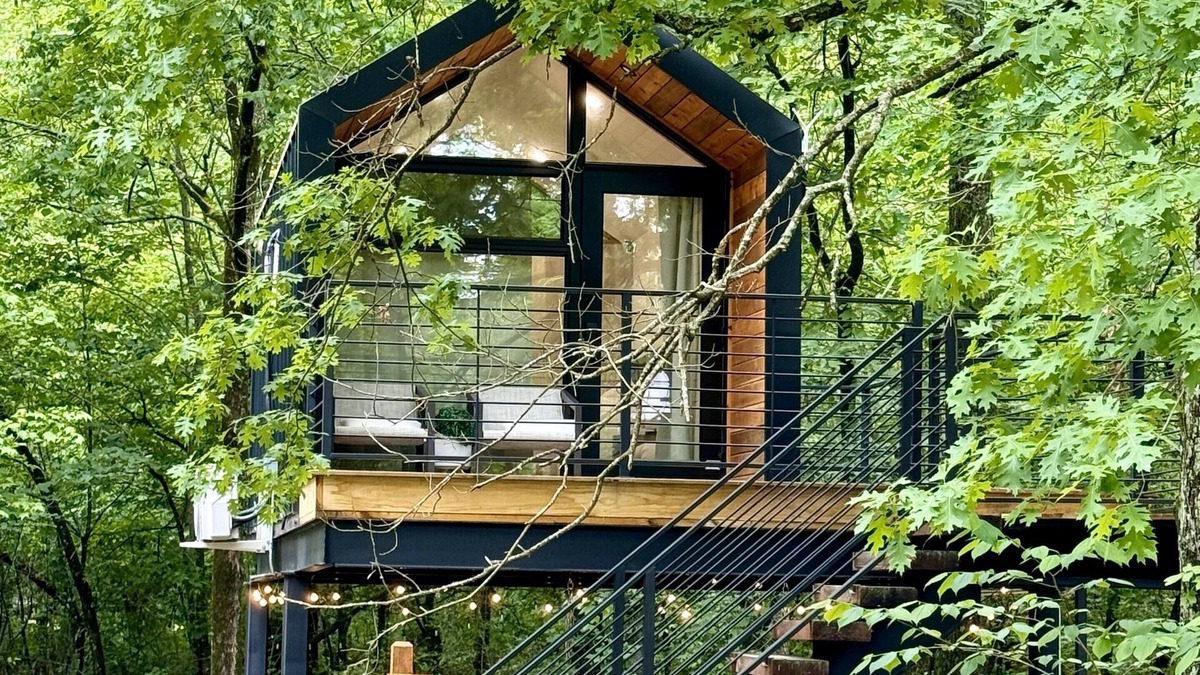 Broken Bow Cabin | "Hummingbird Hideaway" 1BD|1BTH|Treehouse|Hot Tub|Outdoor Games