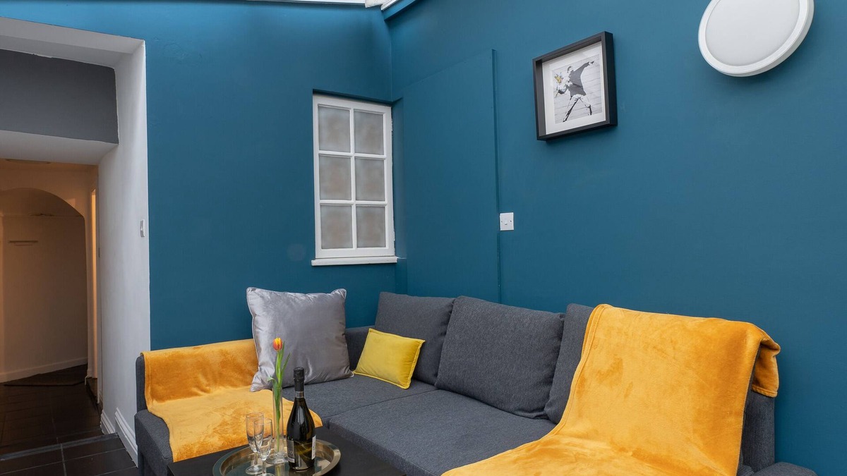 Clifton Apartment | Hummingbird Maisonette Apartment - Private Terrace - Central Bristol