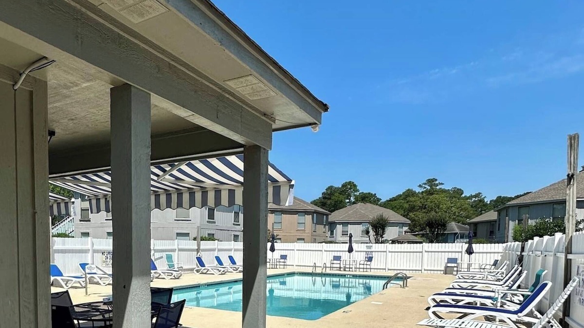 Surfside Beach Condo | Hummingbird's Comfortable Ground Floor Condo w/State Park Pass - Bring the Pup!n