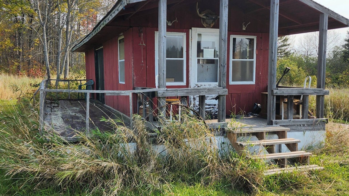 Chisholm Cabin | Hunt camp with Lots of Nature situated between Lake Nosbonsing and Wasi Lake