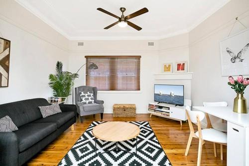 Crows Nest Apartment | HUNT1 - Great Family Unit, Spacious Green Garden