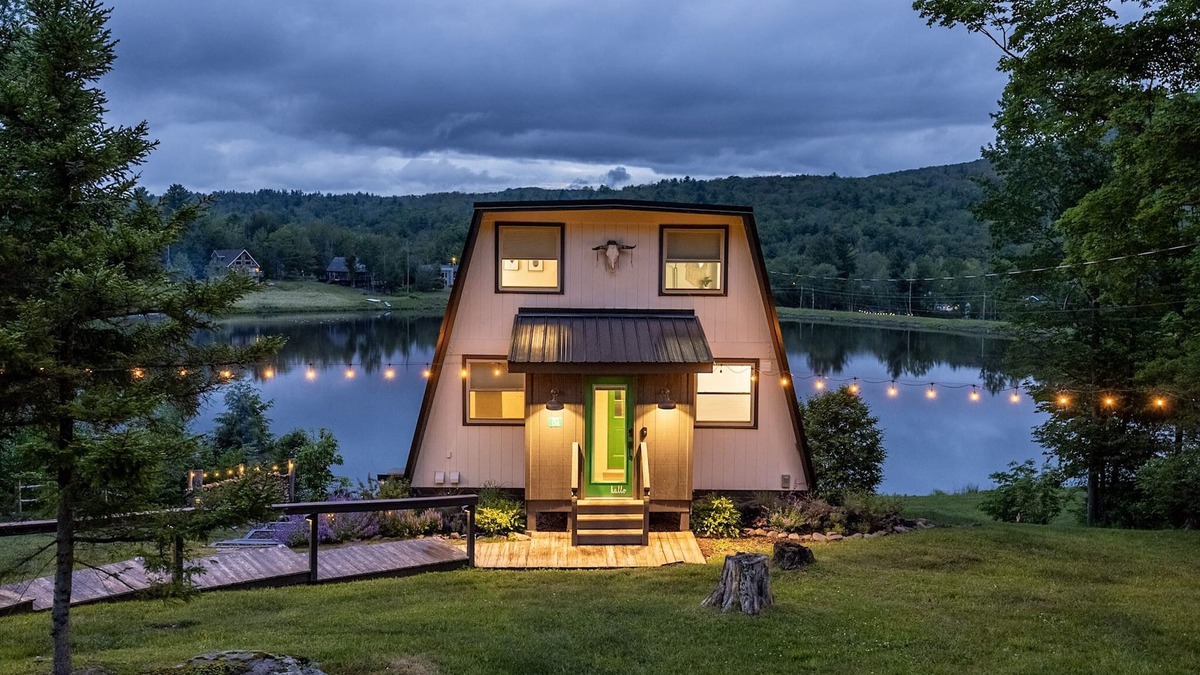 Hunter Cabin | Hunter Lakefront House: Ski, Swim, Boat, Fish, Hike, Fire pit & Dog Friendly