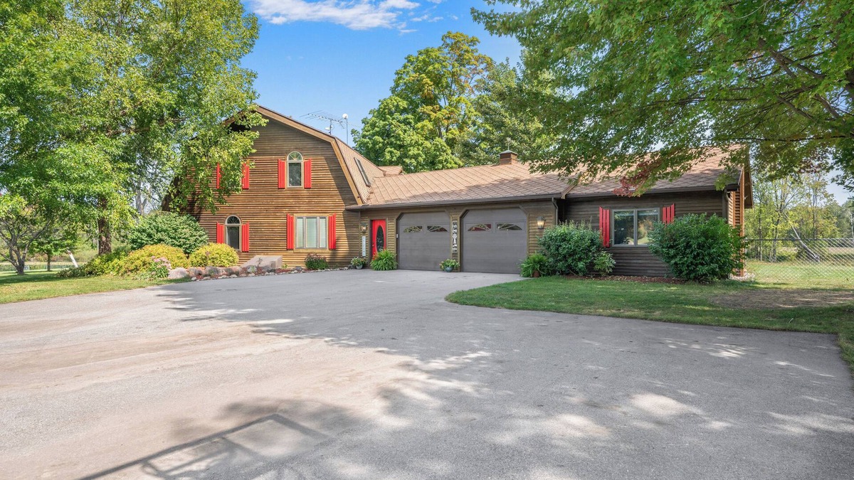 Paris House | Hunters Retreat Special!
