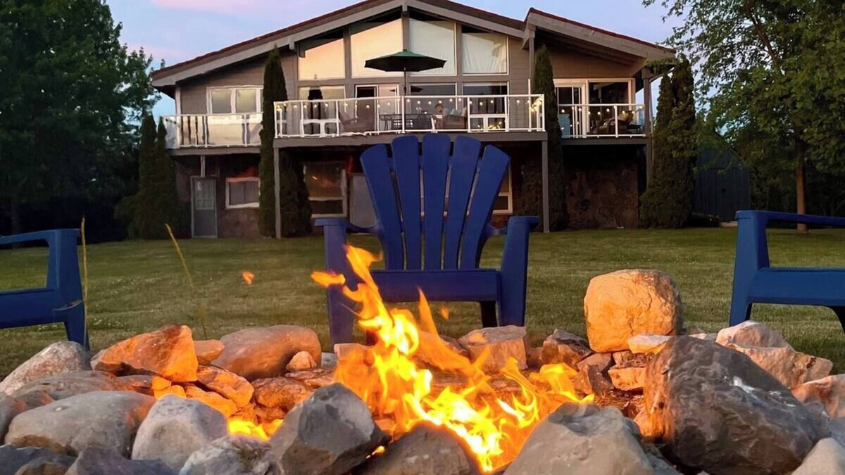 Ashfield-Colborne-Wawanosh Cottage | Huron Hideaway - Lakefront Cottage Hot Tub/Pets