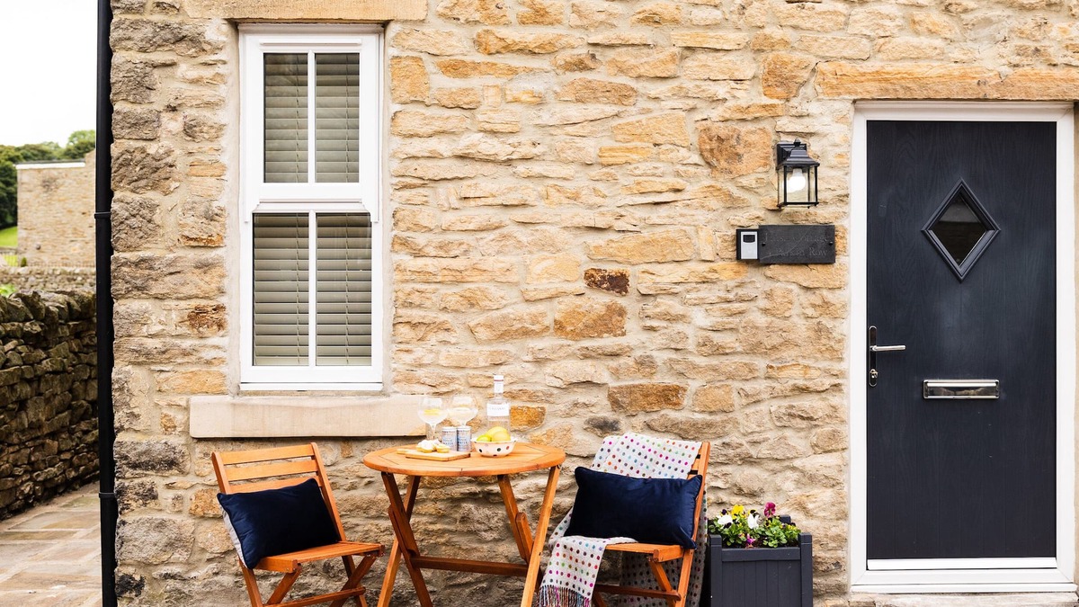 Barnard Castle Cottage | HUSH COTTAGE, with open fire in Middleton-In-Teesdale