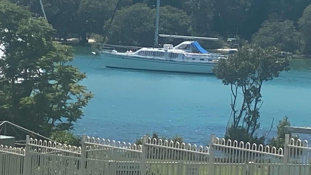Huskisson Cottage | Husky Waters overlooking the moored yachts.