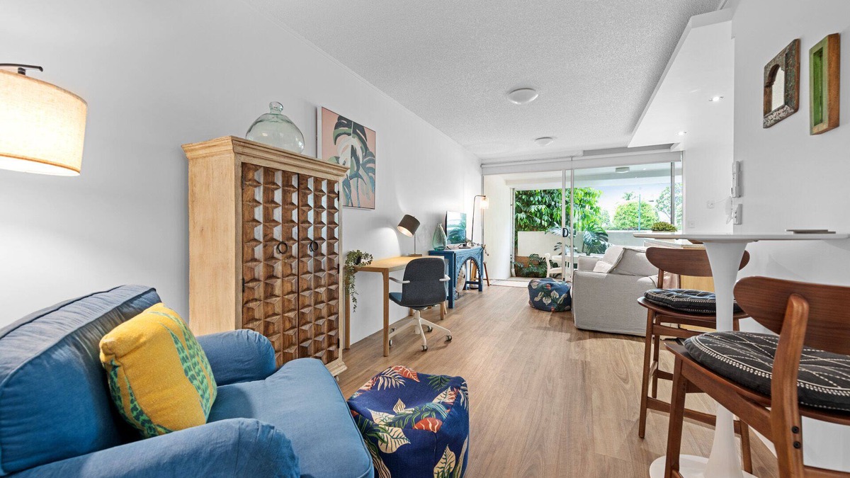 New Farm Apartment | Hustle & Bustle! 2 Bed/1Bath/1Car/Pool ~ Teneriffe