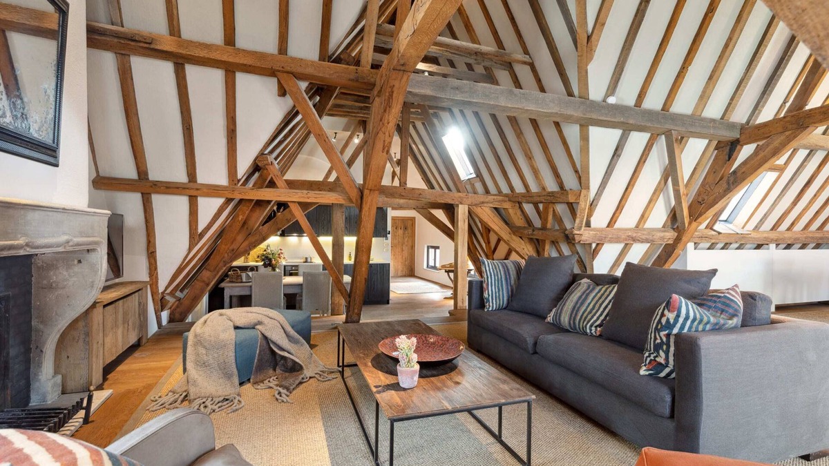 Historical Center Bruges Apartment | Huswell - Beautiful and authentic penthouse in Bruges center