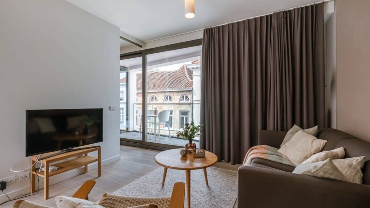 Historical Center Bruges Apartment | Huswell - Bonrepo Room 103