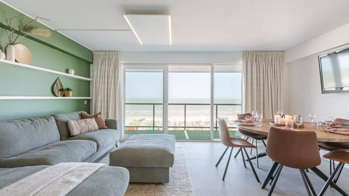 Blankenberge Apartment | Huswell - Frontal seaview apartment in Blankenberge