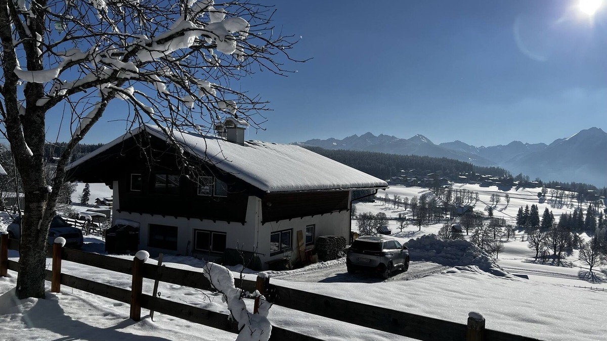 Ramsau am Dachstein Cabin | Hut with a view of the Dachstein and direct access to the ski and cross-country slopes.