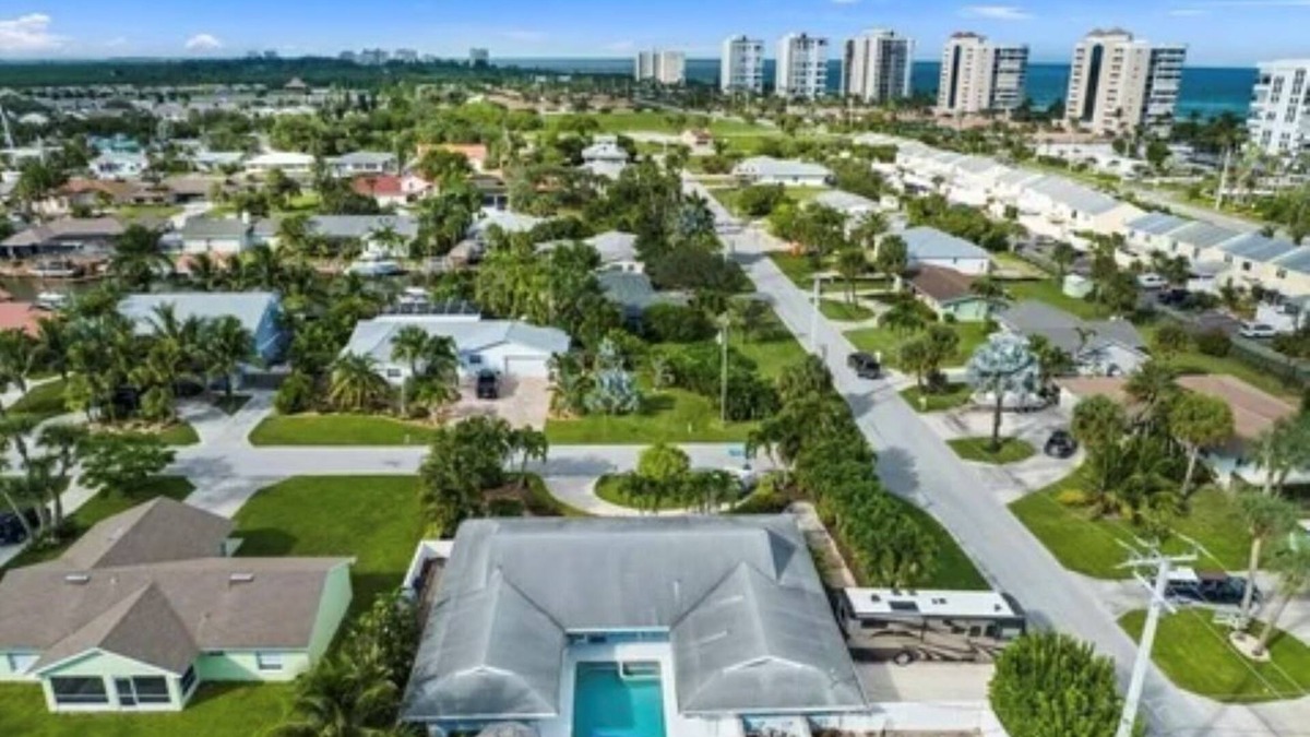 Fort Pierce Shores House | Hutchinson Island Oasis. Short walk to the beach and a mile to Little Jim's!